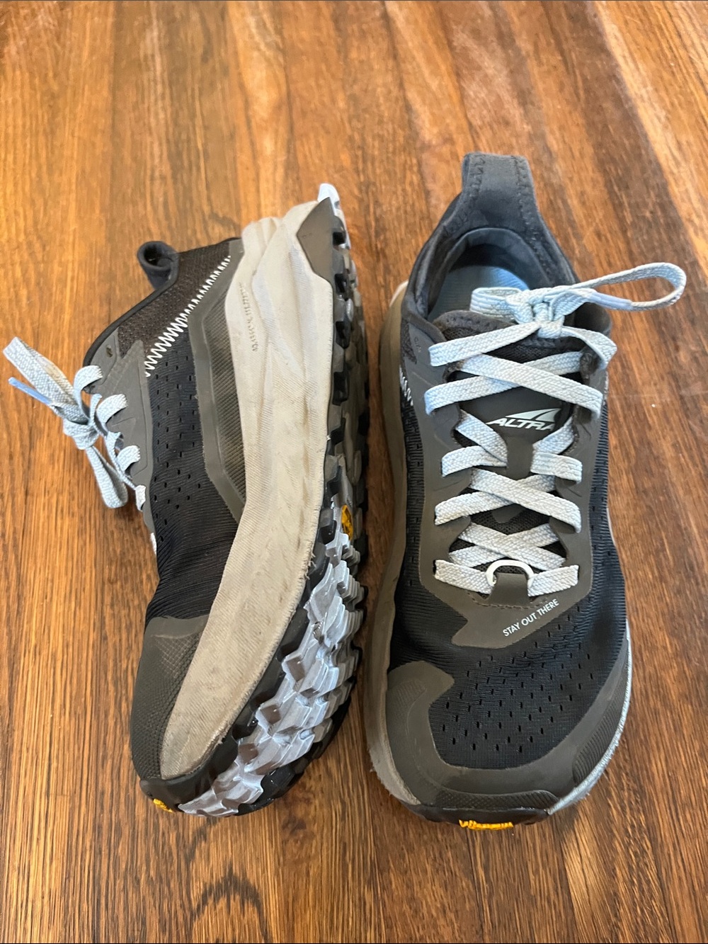 Altra Women's Olympus 6, Black and Gray Sneakers